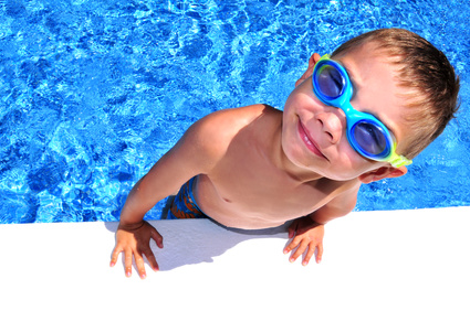 geeignet für Erwachsene Männer Frauen und Kinder 10+ Multicolor COPOZZ Schwimmbrille kommen mit übergroßen Doppelt Anti Nebel verspiegelt Linsen geben Schwimmer Kristall klar Vision und kein Leck
