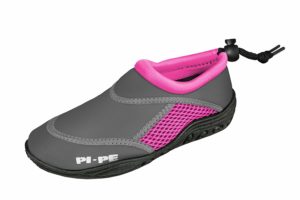 PI-PE Active Badeschuhe auf weissem Grund